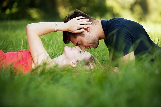婚活パーティで男性が女性を虜にする会話テクニックとNGトーク